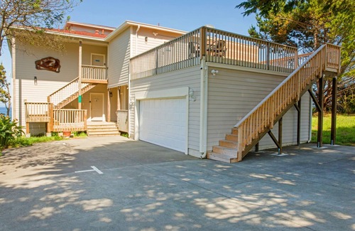 Shelter Cove Condominio | Exquisite Oceanview! by OceanviewHotTubs Tesla Charging Shelter Cove Oceanfront