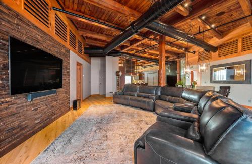 Traverse City Apartamento | Exquisite One-of-a-Kind 3BDR Penthouse Condo in Downtown TC