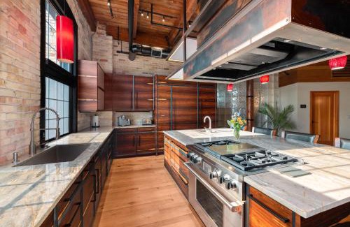 Traverse City Apartamento | Exquisite One-of-a-Kind 3BDR Penthouse Condo in Downtown TC