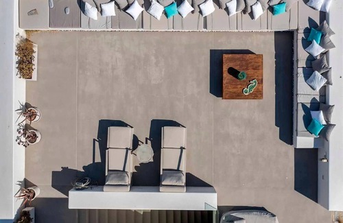 Paros Villa | Exquisite Paros Villa | Villa Solaris | 6 Bedrooms | Large Terrace with Private Infinity Pool | Alfresco Dining Area with a BBQ | Pool Bar | Home Cinema | Ysterni