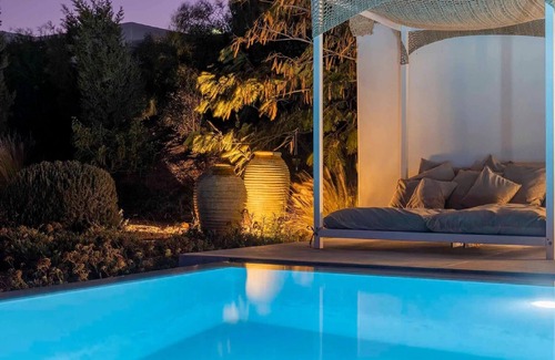 Paros Villa | Exquisite Paros Villa | Villa Solaris | 6 Bedrooms | Large Terrace with Private Infinity Pool | Alfresco Dining Area with a BBQ | Pool Bar | Home Cinema | Ysterni