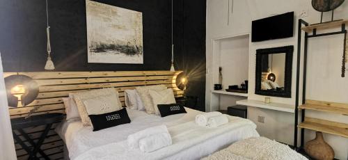 Klein Windhoek Casa | EXQUISITE PRIVATE LUXURY SUITE WITH KING BED at BOKMAKIERIE VILLAS