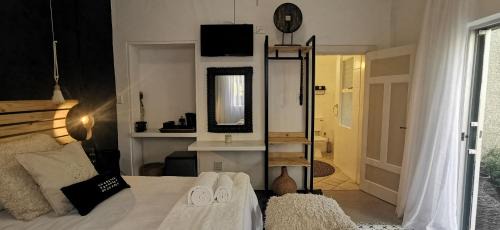 Klein Windhoek Casa | EXQUISITE PRIVATE LUXURY SUITE WITH KING BED at BOKMAKIERIE VILLAS