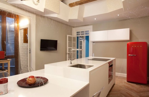 La Ribera Apartamento | Exquisito restaurado Piso con mucha historia en el centro de Barcelona 3 BR 3BTH