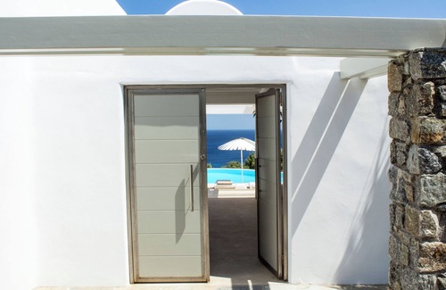 Ornos Villa | Exquisite villa in beautiful Mykonos at the most exclusive spot of the island