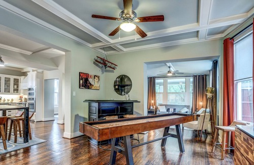 Old East Dallas Villa | Exquisite VIP Dallas Retreat: Walk to Restaurants