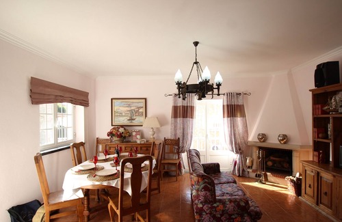 Barril de Baixo Casa | Extended family having a good time house.