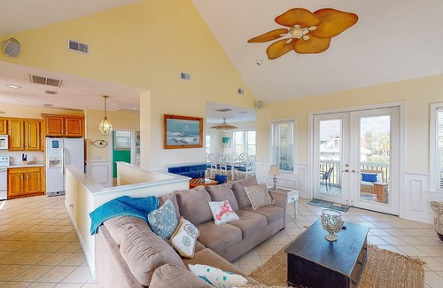 Oceanmarsh Subdivision Casa | Extended Golf cart! Elevator! Amazing Views! Pets! Accessible! 4 decks!