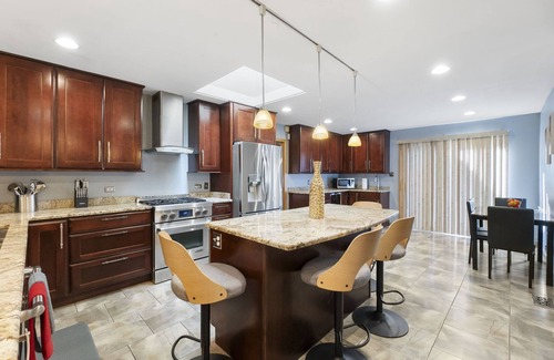 Country Club Hills Casa | Extended Stay Country Club Hills FHS Rental
