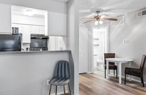 Park Central Apartamento | ~EXTENDED STAY~ Affordable in DFW! Free WiFi!