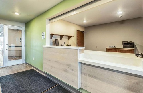 Mendota Heights Hotel | WoodSpring Suities Minneapolis Airport Mendota Heights