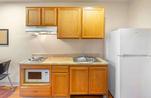 Shipyard Plaza Hotel | Extended Stay America Select Suites - Wilmington - West
