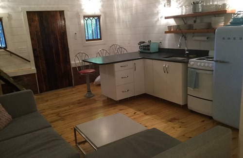 Burlington Casa | The Tiny House en Longpine: encantador piso de 475 pies cuadrados con loft. ¡Muy genial!