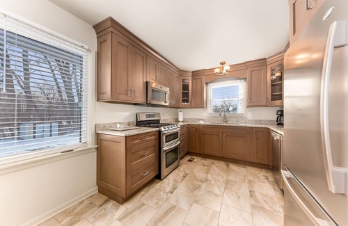Palos Hills Casa | Extended Stay Palos Hills FHS Rental