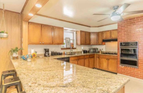 Harahan Casa | Extended Stay Safe Haven-Big Car Port Parking!