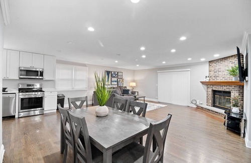 Wasco Casa | Extended Stay - Schaumburg FHS Rental