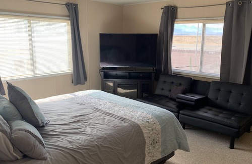Ridgecrest Casa | Extended/Vacation Stay at Our Cozy and Comfy Home