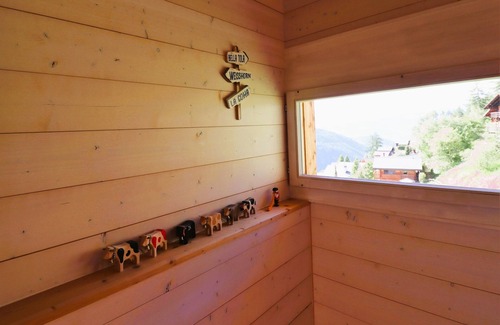 St. Luc Chalet De Esquí | Outside: detached chalet on 3 floors with magnificent views, sleeps 4 - approx. 80m2Interiors