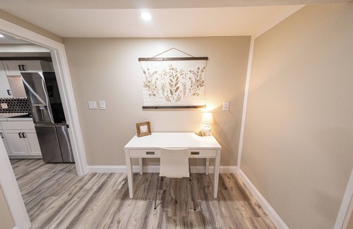 Ward Hill Apartamento | Extra large 1 Bedroom apartment!