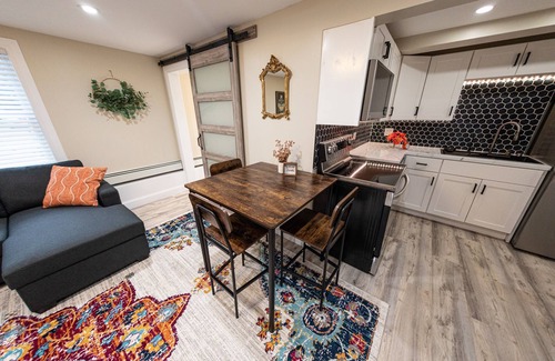 Ward Hill Apartamento | Extra large 1 Bedroom apartment!