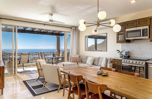 Cabo San Lucas Apartamento | Extraordinary Penthouse + Views & Pool Access