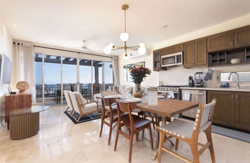 Cabo San Lucas Apartamento | Extraordinary Penthouse + Views & Pool Access