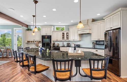 Hood River Casa | Great Deals on Summer Stays!