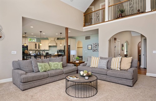 Hood River Casa | Great Deals on Summer Stays!