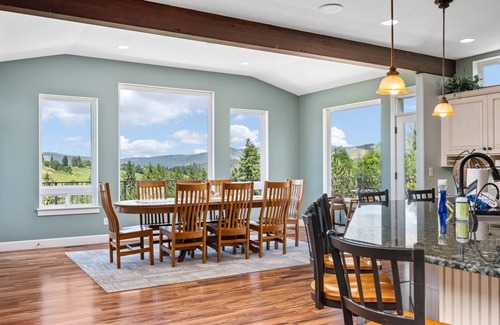 Hood River Casa | Great Deals on Summer Stays!