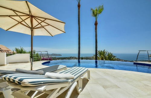 Benissa Coast Villa | Extraordinaria villa con exclusivas vistas panorámicas al mar de Moraira a Calpe