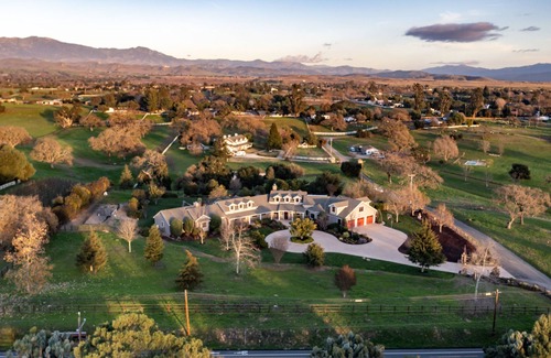 Santa Ynez Casa | Extraordinary Wine Country Property Santa Ynez / Los Olivos