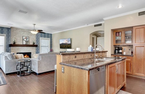 Paradise Park Vista Casa | Extravagant Backyard & Dazzling Interior Concepts