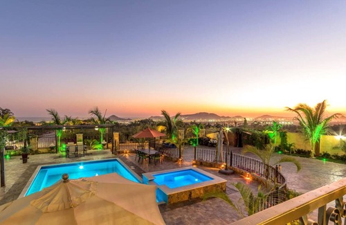 Cabo San Lucas Villa | Extravagante villa de lujo de 4 dormitorios Finca Tezal con piscina privada, jacuzzi y mucho más.