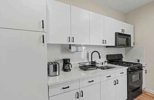 North Bergen Casa | 556a) Extremely Large 4 bedroom/Easy access to NYC
