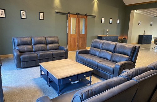 Shanavooneen Casa | Extremely spacious rustic 7 Bedroom Barn Conversion, Family & Pet friendly