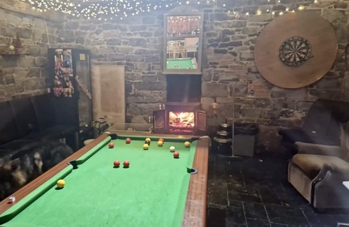 Shanavooneen Casa | Extremely spacious rustic 7 Bedroom Barn Conversion, Family & Pet friendly
