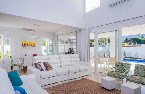 Praia de Barequecaba Casa | Exuberant Beach Mansion - SAO015