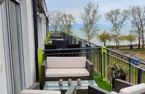 Siofok Apartamento | Ezüst Panoráma Lovely 1 bedroom condo on the beach