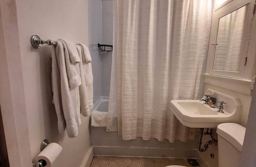 Downtown Toledo Apartamento | EZ Check-in and Check-Out, Perfect for a Night Downtown!