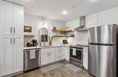St. Marys Apartamento | #F 2-Bedroom Apt DT - Steps from Shops & Dining