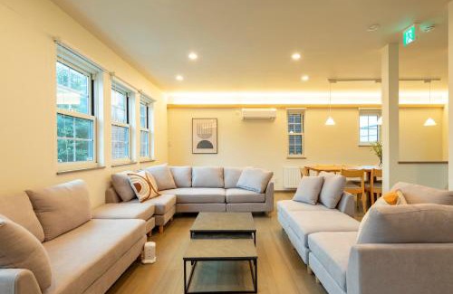Shiroishi Apartamento | F's Villa Sapporo フルリフォーム 駐車場完備 寝室4部屋 UB WC各階完備