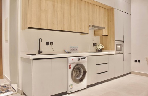 Riyadh Apartamento | F1 Stylish Stay Near Airport + Gym & Pool Access