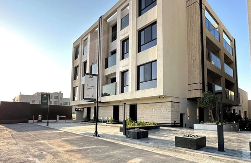 Riyadh Apartamento | F1 Stylish Stay Near Airport + Gym & Pool Access