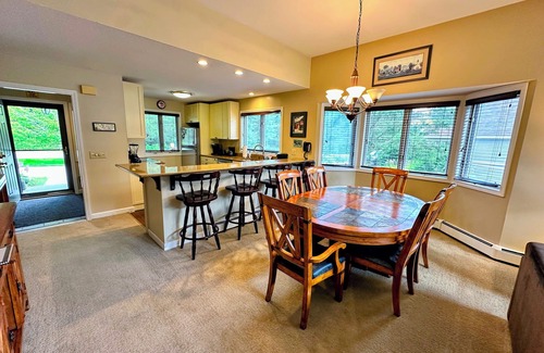 Bretton Woods Casa | ¡Con aire acondicionado y bellamente decorado Fairway Village Townhome, a pocos pasos del hotel Mount Washington! En el corazón de Bretton Woods y las Montañas Blancas, con servicio de traslado al esquí y a corta distancia de innumerables atracciones, ...