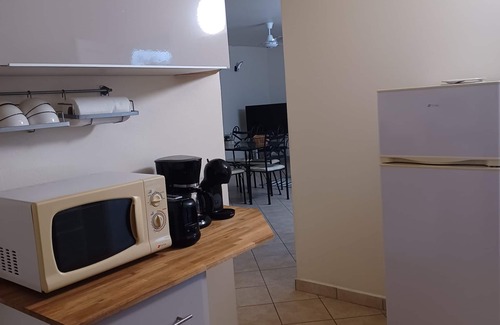 Lamentin Villa | Parte inferior de la villa F4 con piscina.