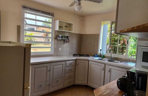 Lamentin Villa | Parte inferior de la villa F4 con piscina.