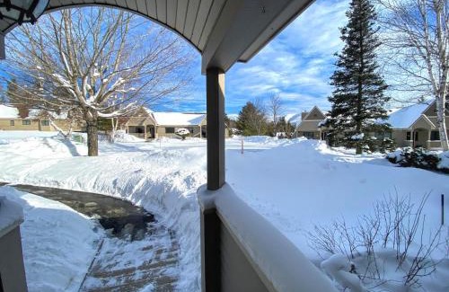 Bretton Woods Villa | F7 Comfortable golf course townhouse within walking distance of Mount Washington Hotel