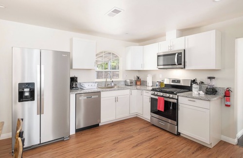 Fresno Casa | Fab 2B/2Bth, All New & Easy Access to US99