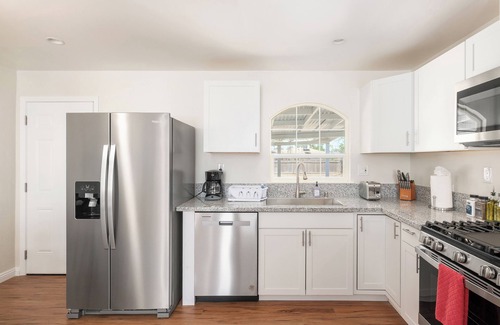 Fresno Casa | Fab 2B/2Bth, All New & Easy Access to US99