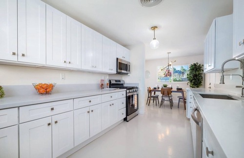 Cathedral City Cove Casa | Fab Mid Century Cathedral Cove Pool Home with Stunning Mountain Views